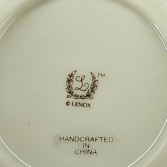 Vintage Lenox Hummingbird Vase Ivory with 24K Gold Trim Raised Relief Rose Bud - Picture 8 of 10